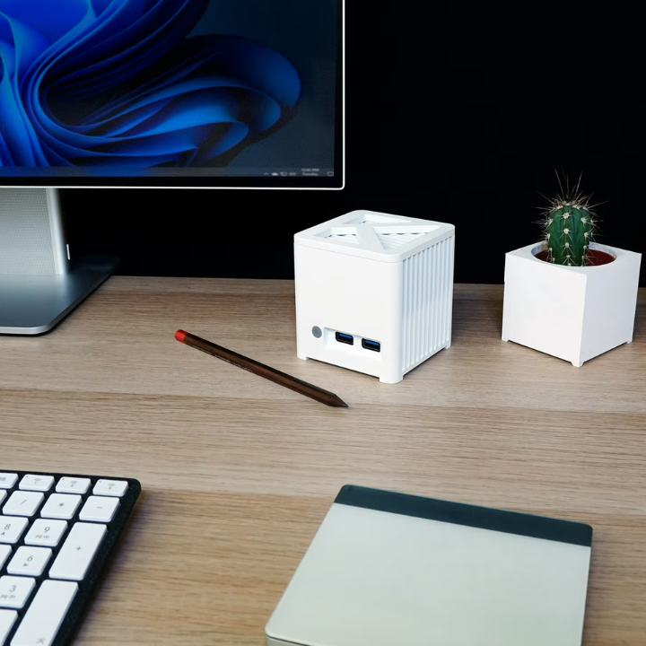 PC fixe professionnel bleu jour